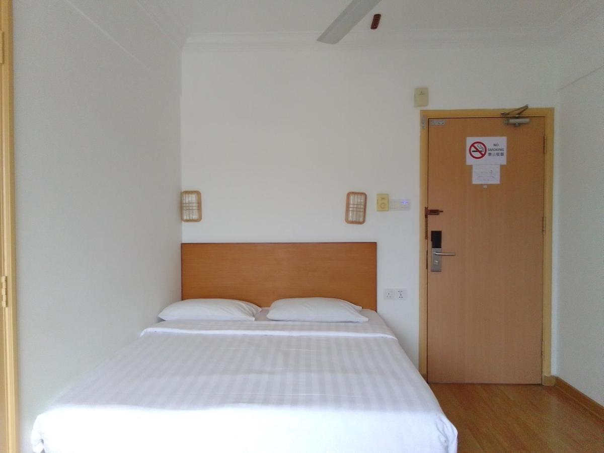 Super Oyo 90464 Borneo Suites Hotel Kota Kinabalu Exterior foto