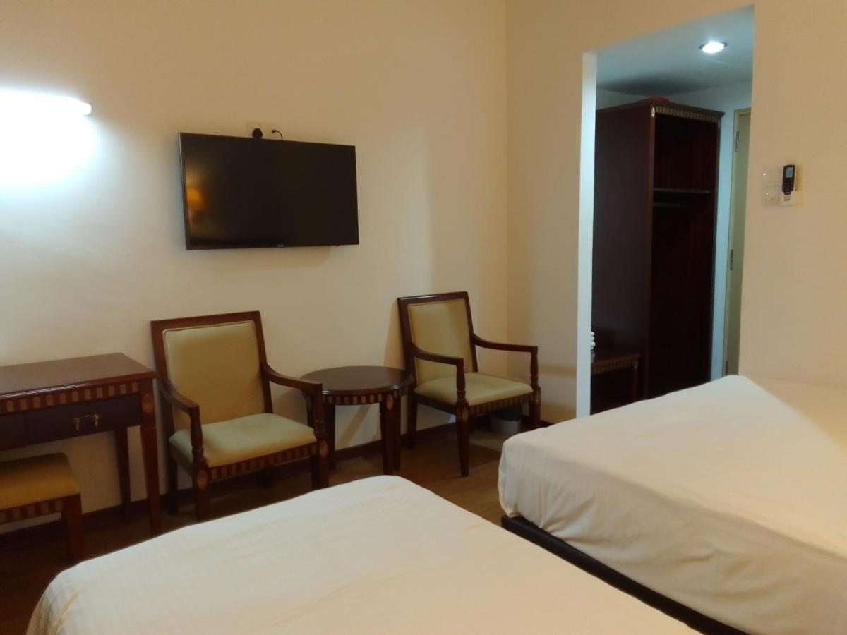Super Oyo 90464 Borneo Suites Hotel Kota Kinabalu Exterior foto