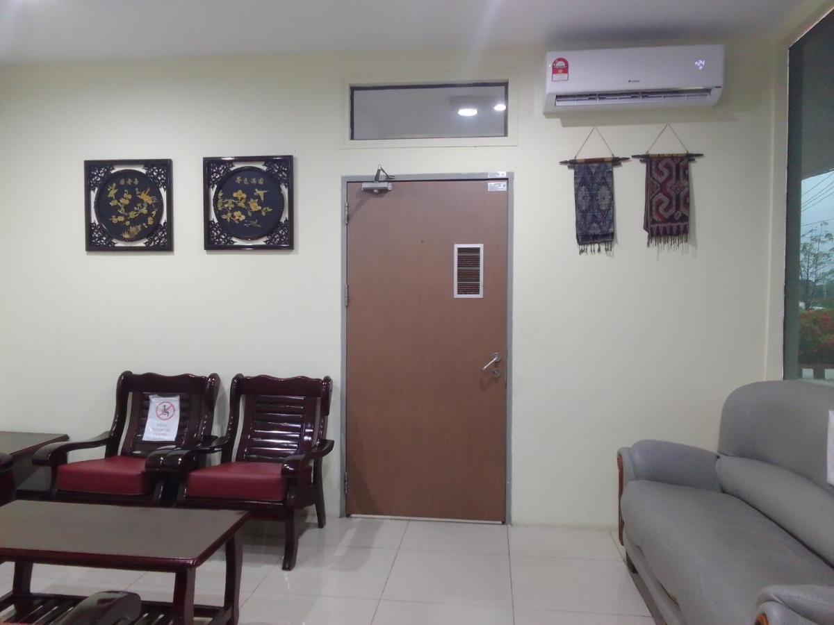 Super Oyo 90464 Borneo Suites Hotel Kota Kinabalu Exterior foto
